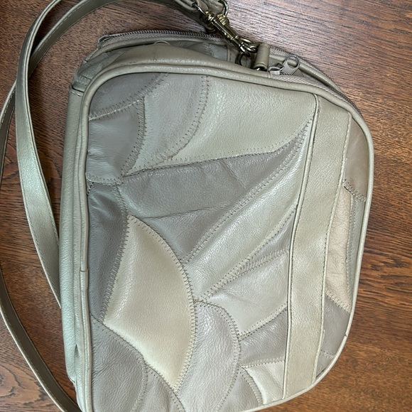 Crossbody 2shoulder bag Leather Patches-tons of sections. Vinyl & gold trim. - Picture 2 of 13